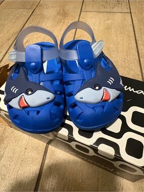 Ipanema Blue Shark Clog Sandals - size 5 made in Brazil 🇧🇷